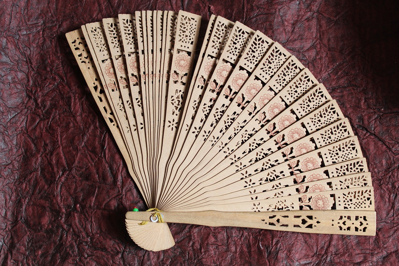 Chines Hand Fan For Nail Polish