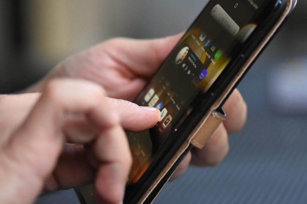 Handle Problems Of Longer Screen Time On Android Devices